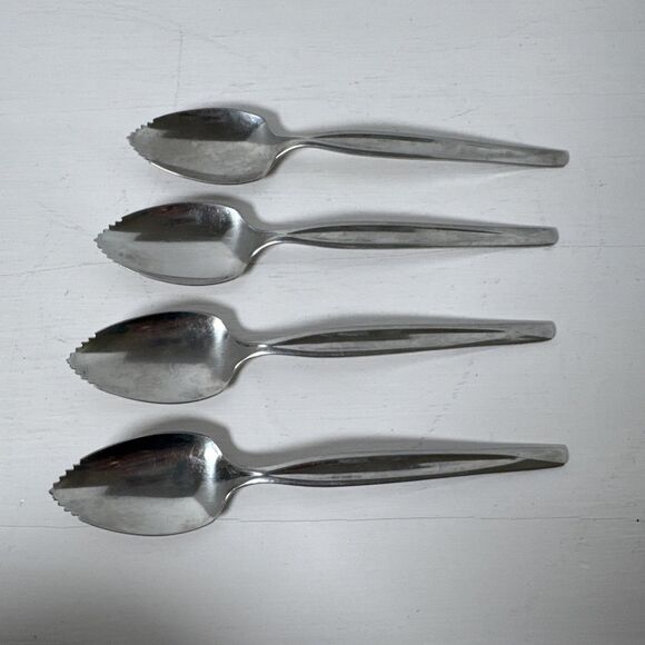 WM Rogers 4 Grapefruit Spoons Orange Citrus Fruit Silverplate Serrated Tip T… - Picture 9 of 10